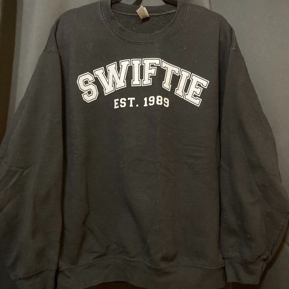 SWIFTIE SWEATSHIRT, LOVER EARRINGS, EVERMORE CAR